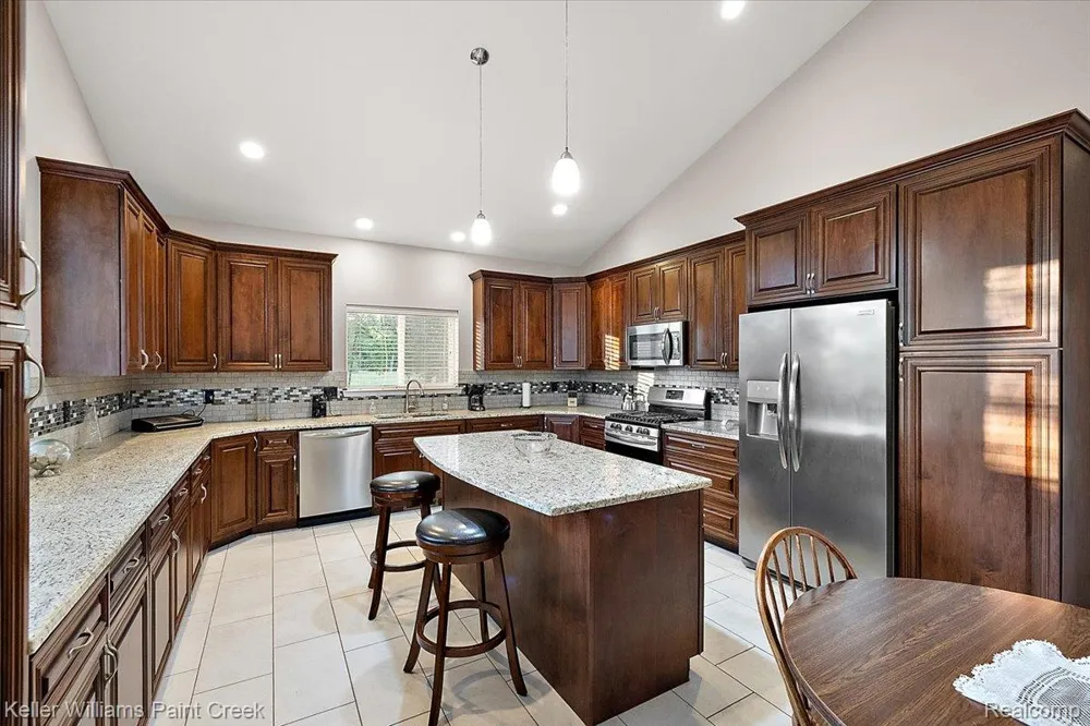 54230 Card Road Macomb Township, MI 48042