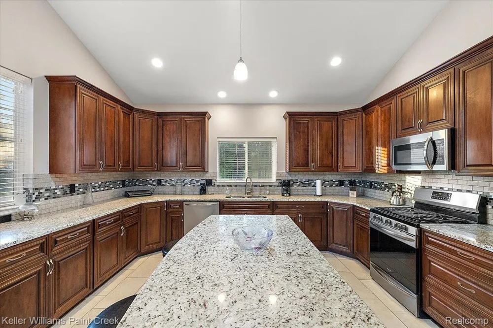54230 Card Road Macomb Township, MI 48042
