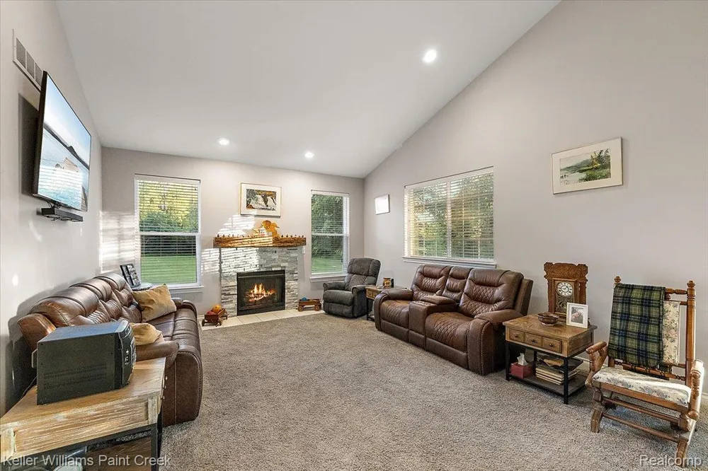 54230 Card Road Macomb Township, MI 48042