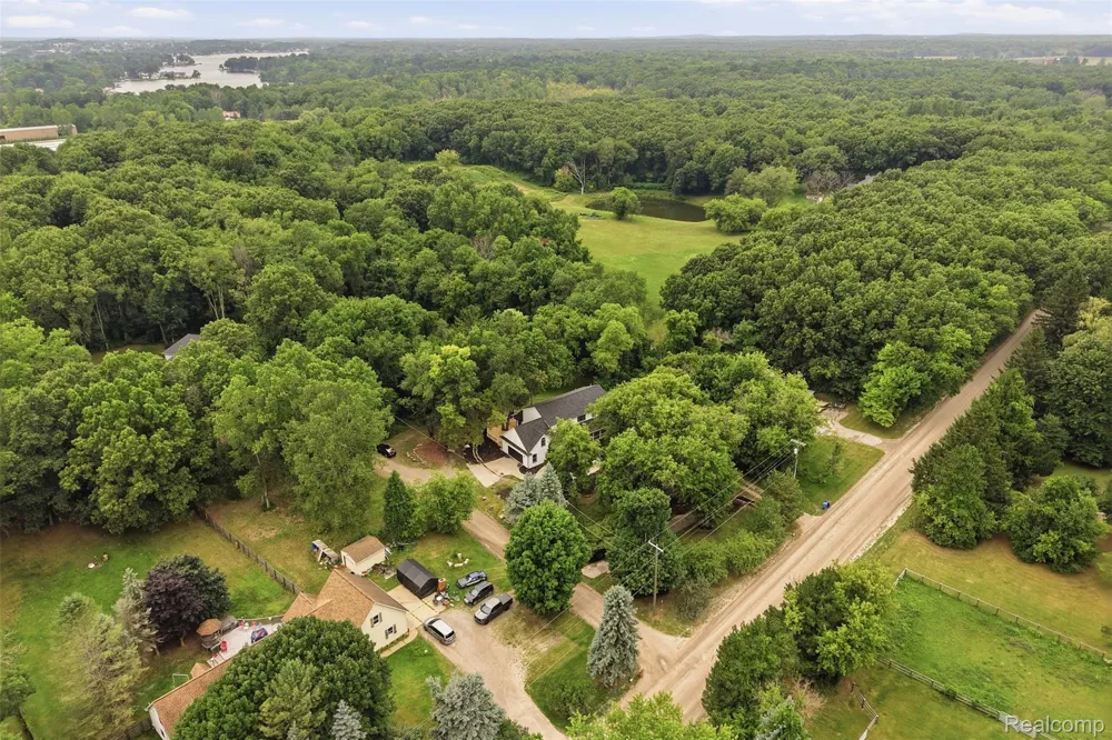 1968 Kellogg Road Genoa Township, MI 48114