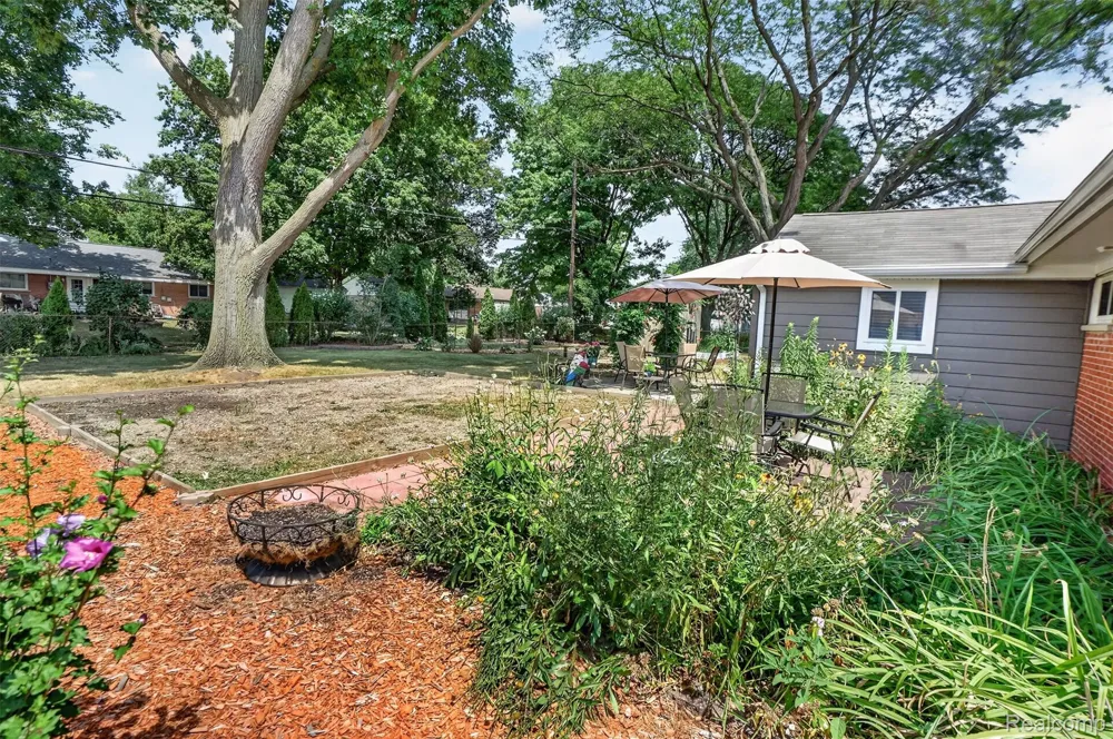 41008 Hollydale Novi City, MI 48375