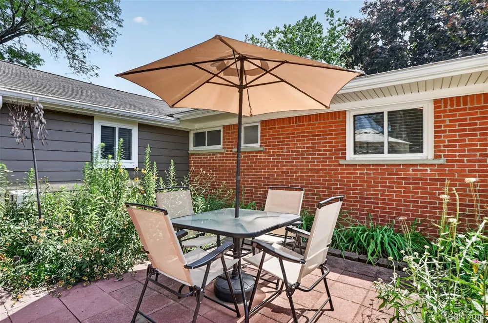 41008 Hollydale Novi City, MI 48375
