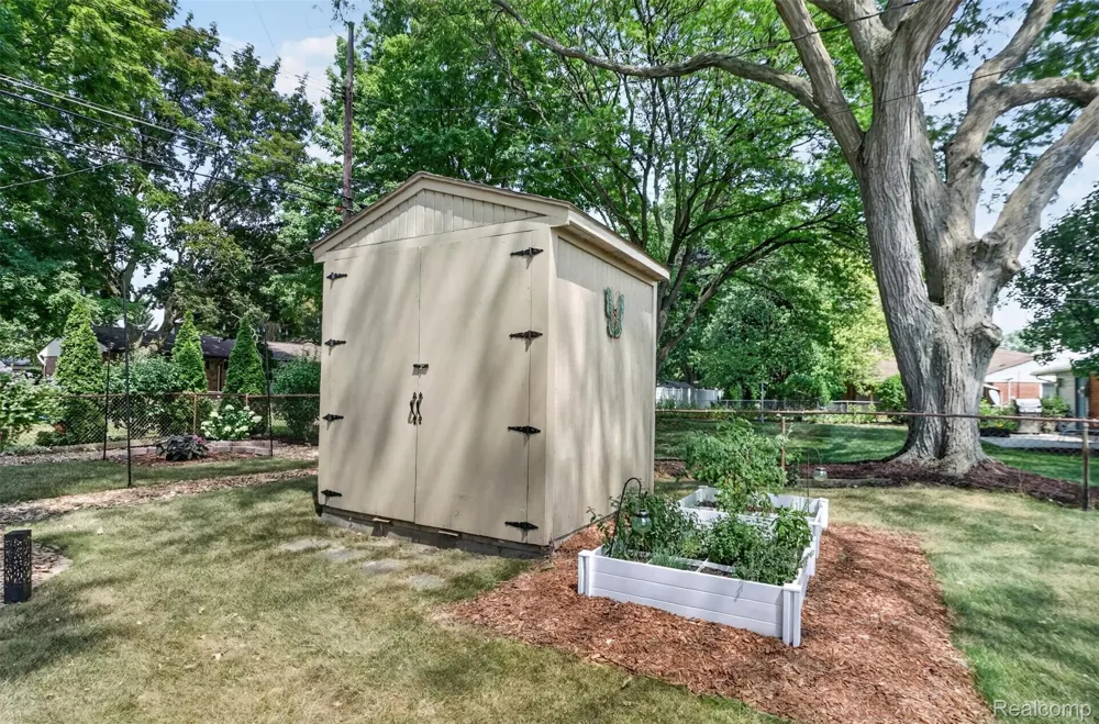 41008 Hollydale Novi City, MI 48375