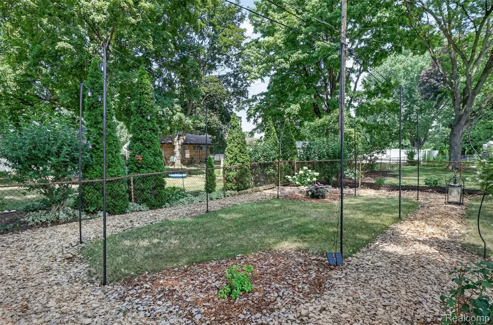 41008 Hollydale Novi City, MI 48375