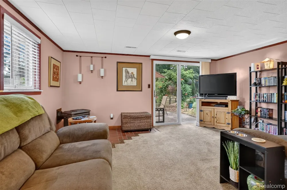 41008 Hollydale Novi City, MI 48375