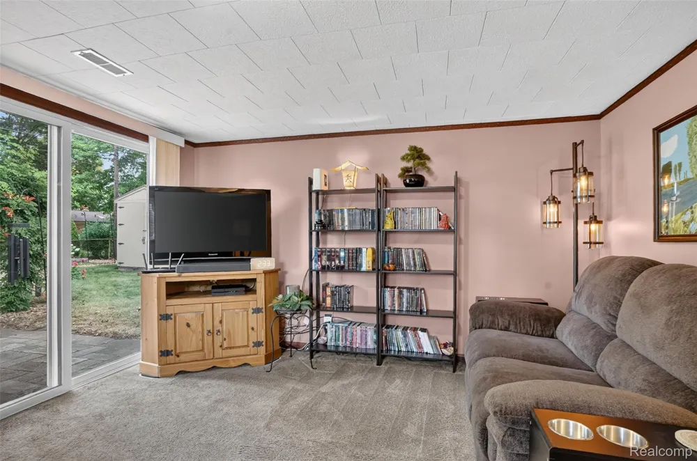 41008 Hollydale Novi City, MI 48375