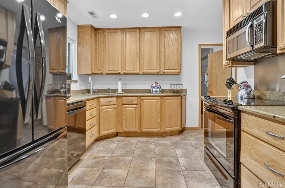 41008 Hollydale Novi City, MI 48375