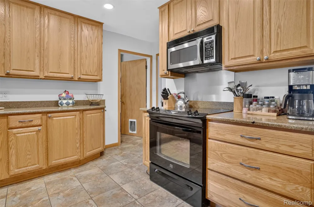 41008 Hollydale Novi City, MI 48375