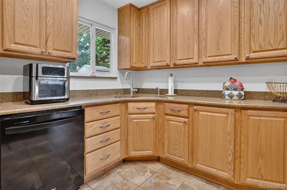 41008 Hollydale Novi City, MI 48375