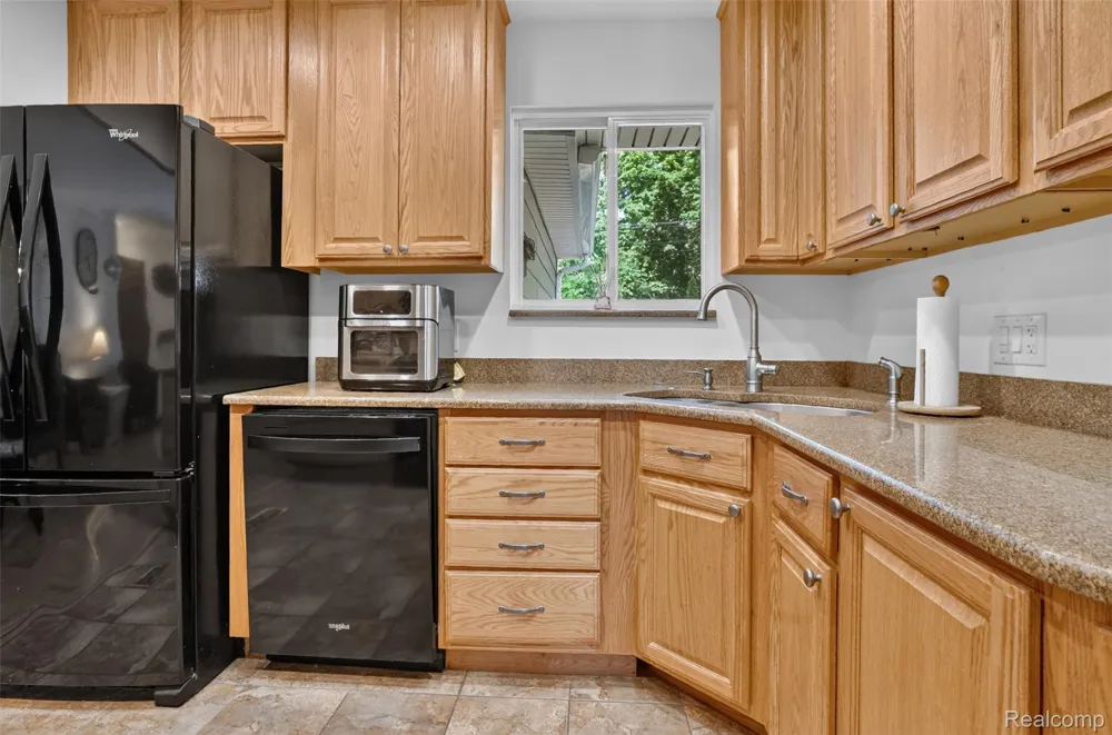 41008 Hollydale Novi City, MI 48375