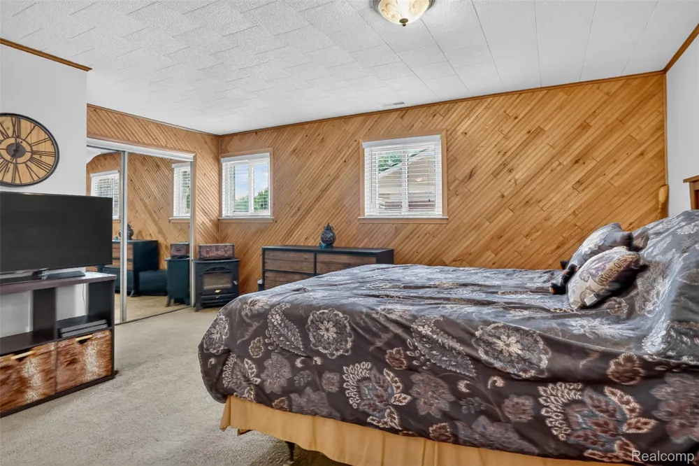 41008 Hollydale Novi City, MI 48375