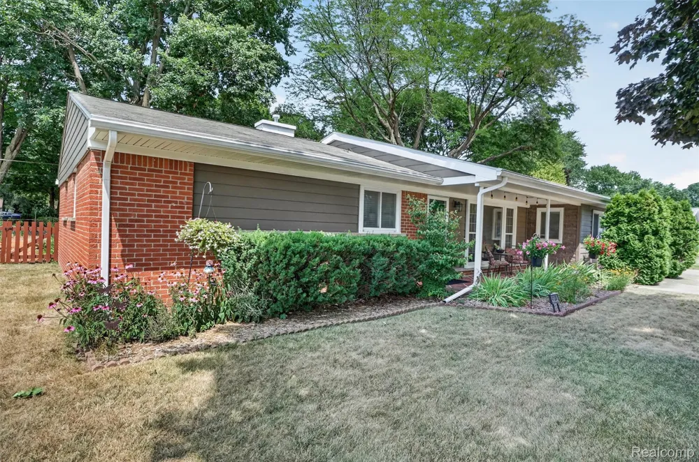 41008 Hollydale Novi City, MI 48375