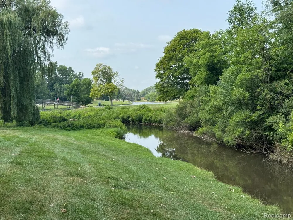 5392 Breeze Hill Place Troy City, MI 48098