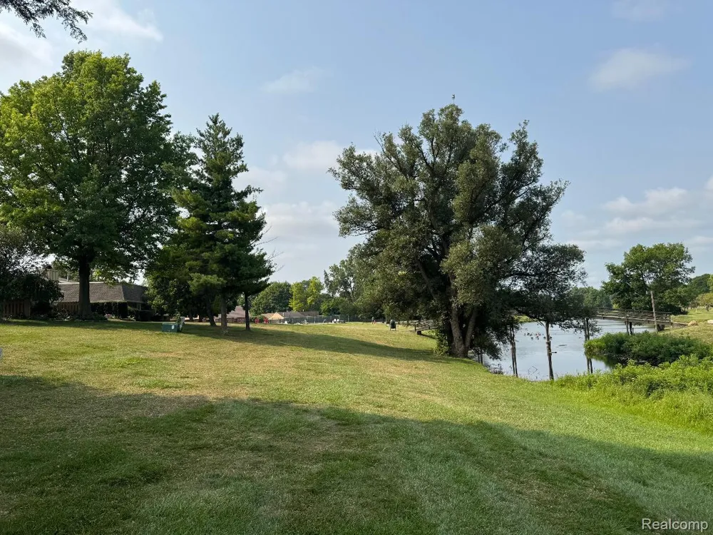 5392 Breeze Hill Place Troy City, MI 48098