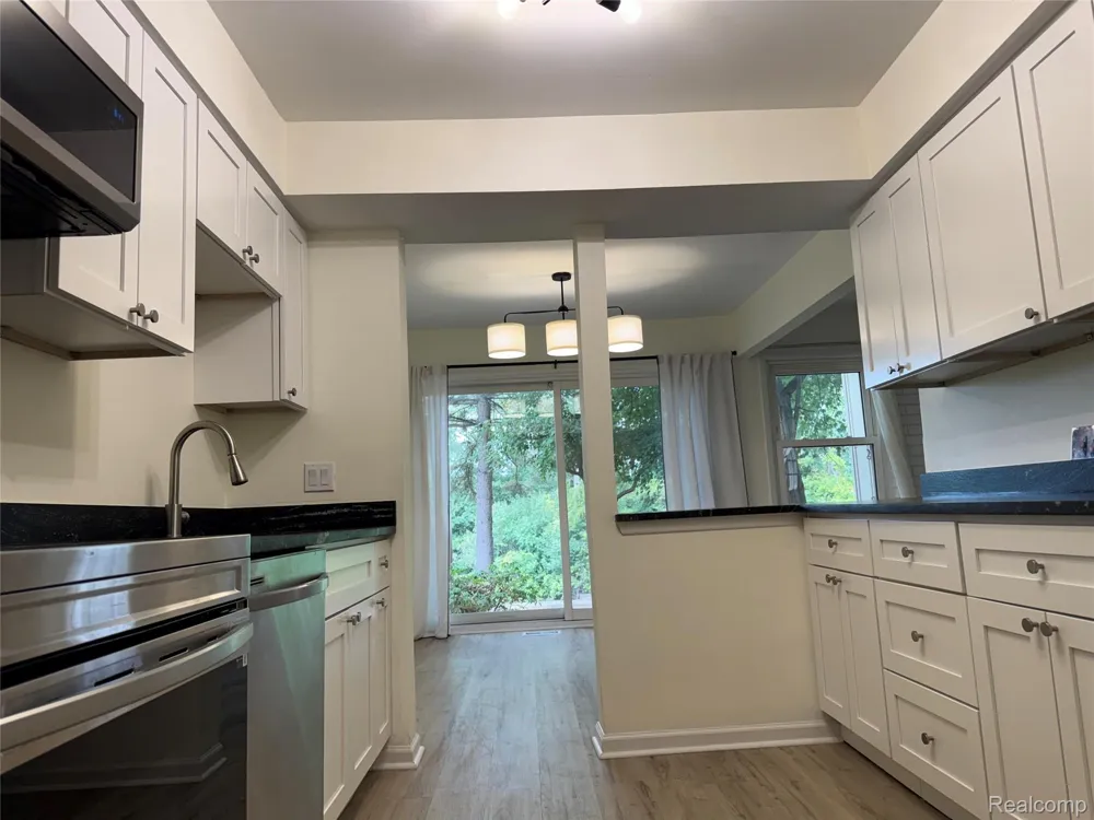 5392 Breeze Hill Place Troy City, MI 48098