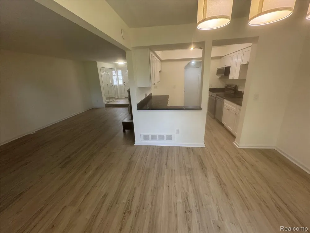 5392 Breeze Hill Place Troy City, MI 48098