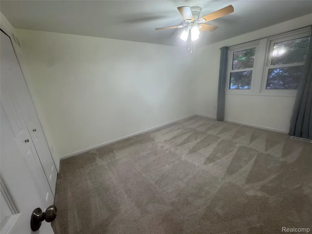5392 Breeze Hill Place Troy City, MI 48098