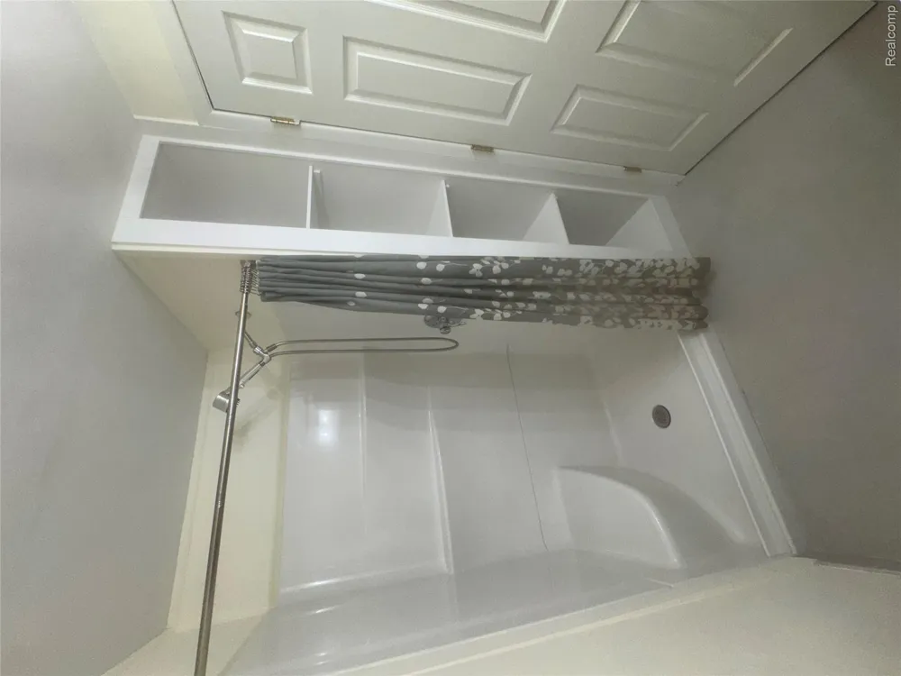 5392 Breeze Hill Place Troy City, MI 48098