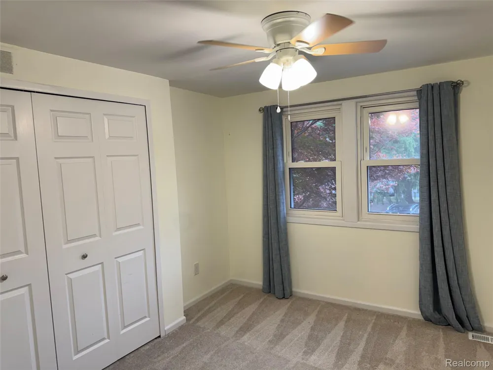 5392 Breeze Hill Place Troy City, MI 48098