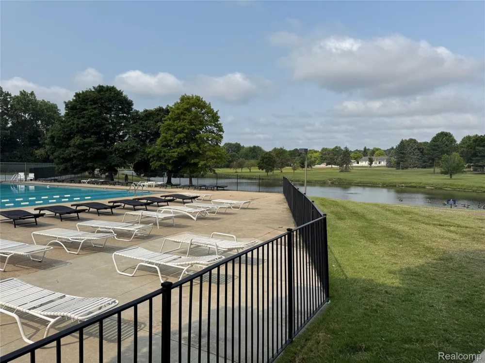 5392 Breeze Hill Place Troy City, MI 48098