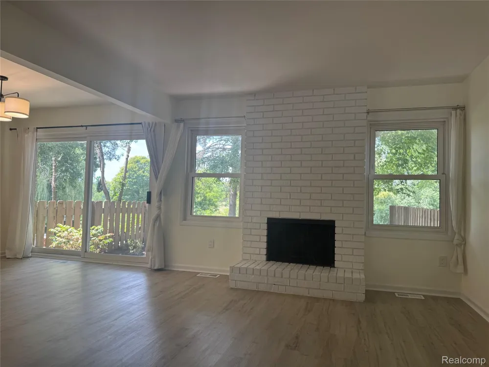 5392 Breeze Hill Place Troy City, MI 48098