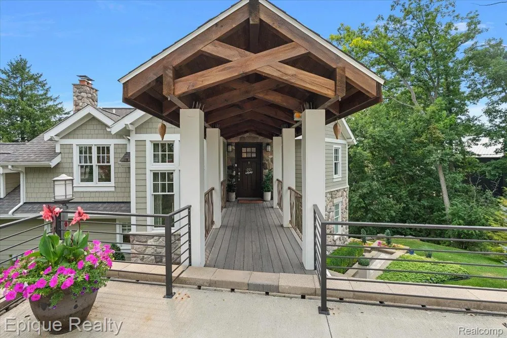 791 Central Drive Lake Orion Village, MI 48362