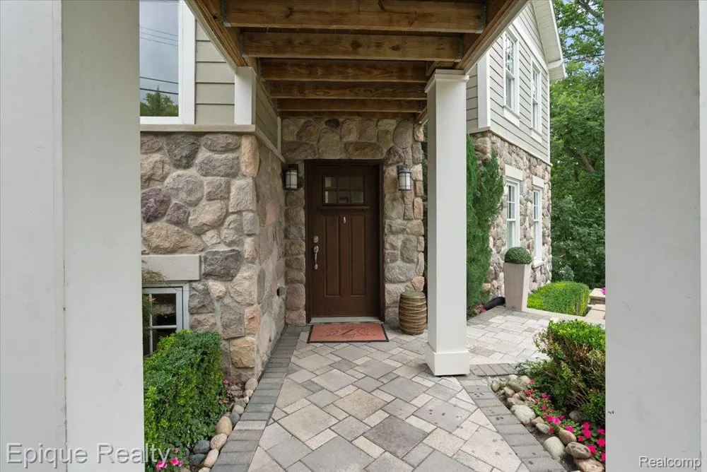 791 Central Drive Lake Orion Village, MI 48362