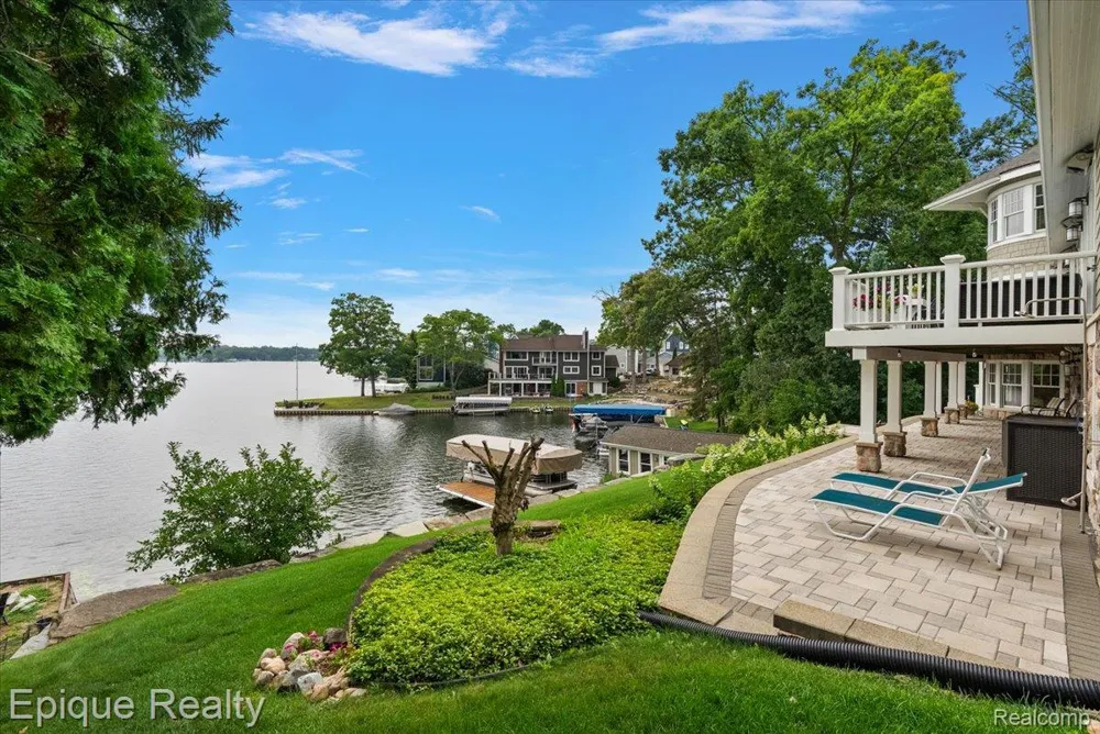 791 Central Drive Lake Orion Village, MI 48362