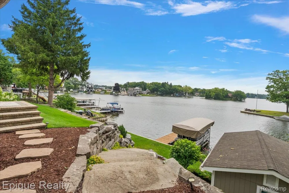 791 Central Drive Lake Orion Village, MI 48362