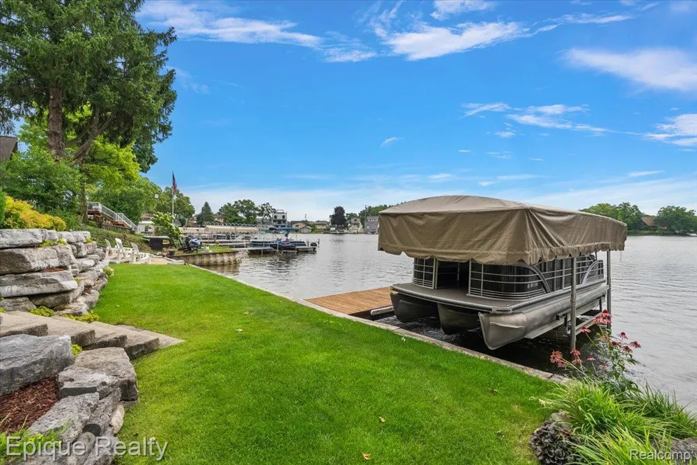 791 Central Drive Lake Orion Village, MI 48362