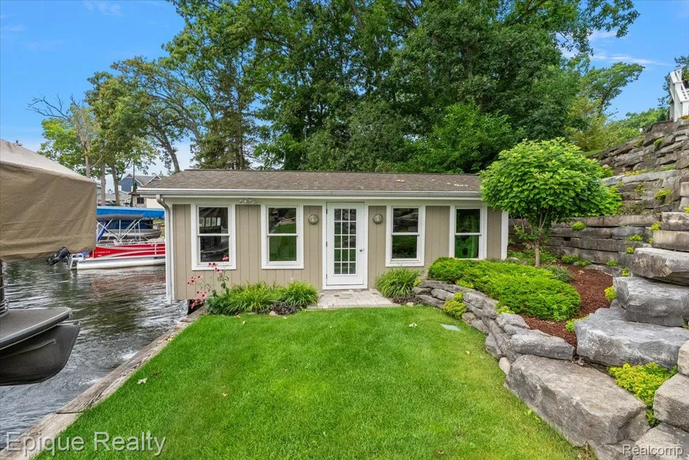 791 Central Drive Lake Orion Village, MI 48362