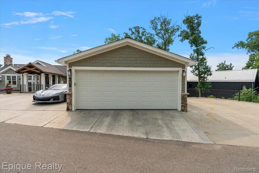 791 Central Drive Lake Orion Village, MI 48362