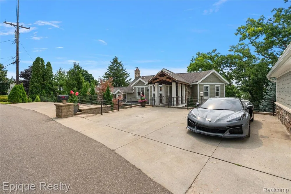 791 Central Drive Lake Orion Village, MI 48362