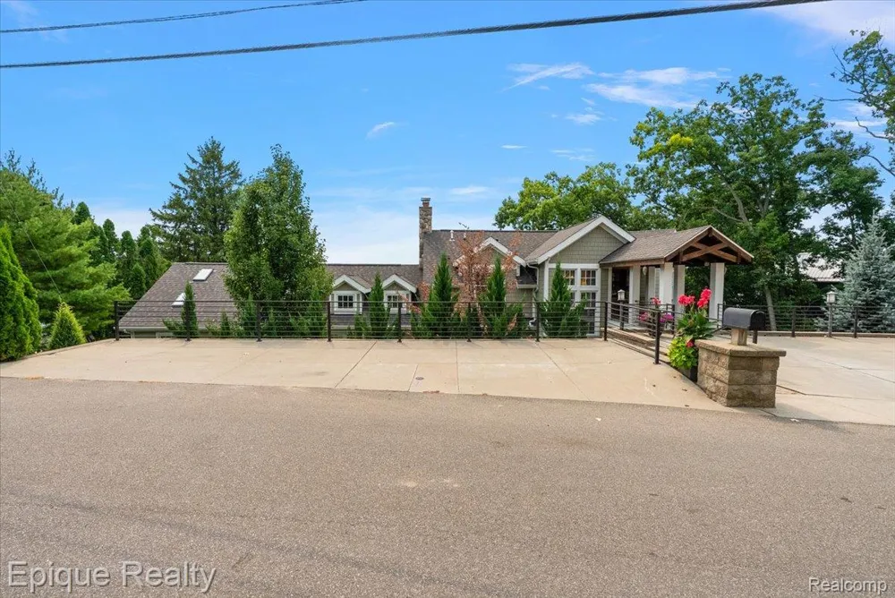 791 Central Drive Lake Orion Village, MI 48362
