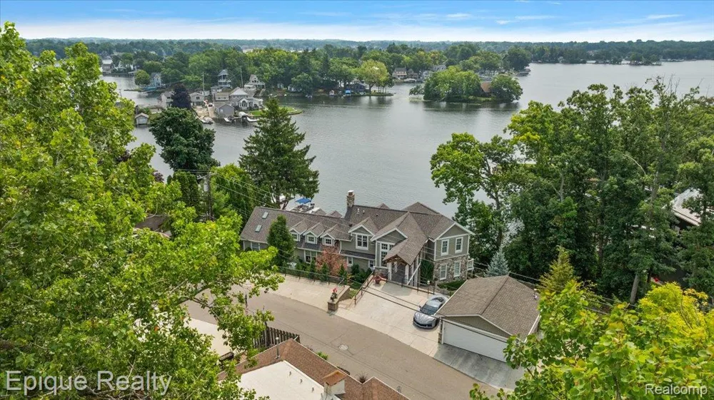 791 Central Drive Lake Orion Village, MI 48362