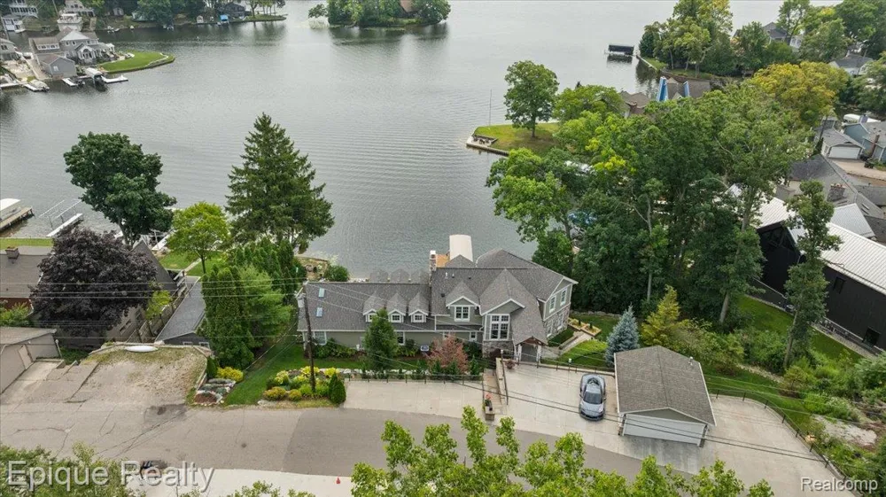 791 Central Drive Lake Orion Village, MI 48362