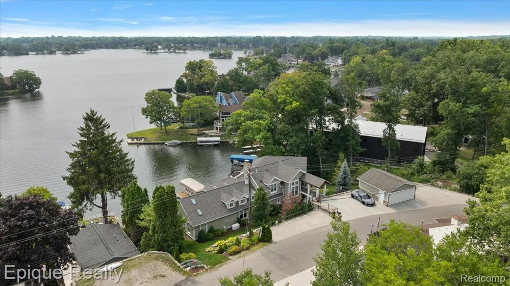 791 Central Drive Lake Orion Village, MI 48362