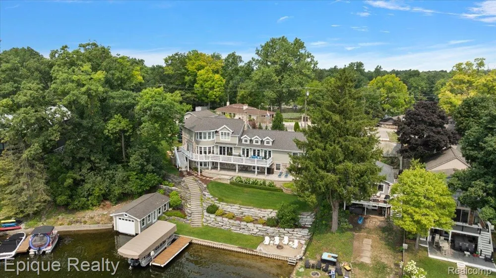 791 Central Drive Lake Orion Village, MI 48362