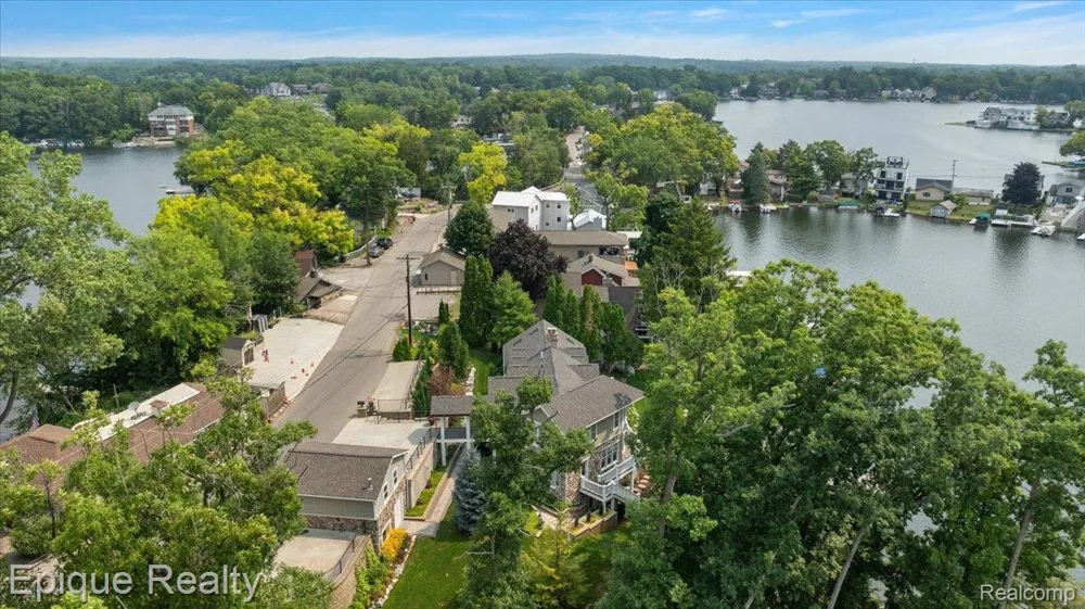 791 Central Drive Lake Orion Village, MI 48362