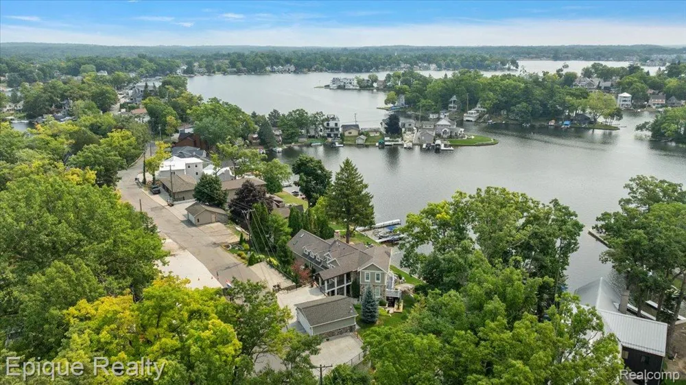 791 Central Drive Lake Orion Village, MI 48362