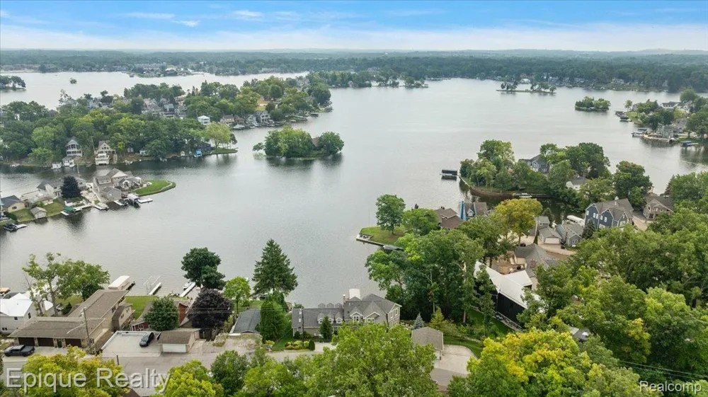 791 Central Drive Lake Orion Village, MI 48362