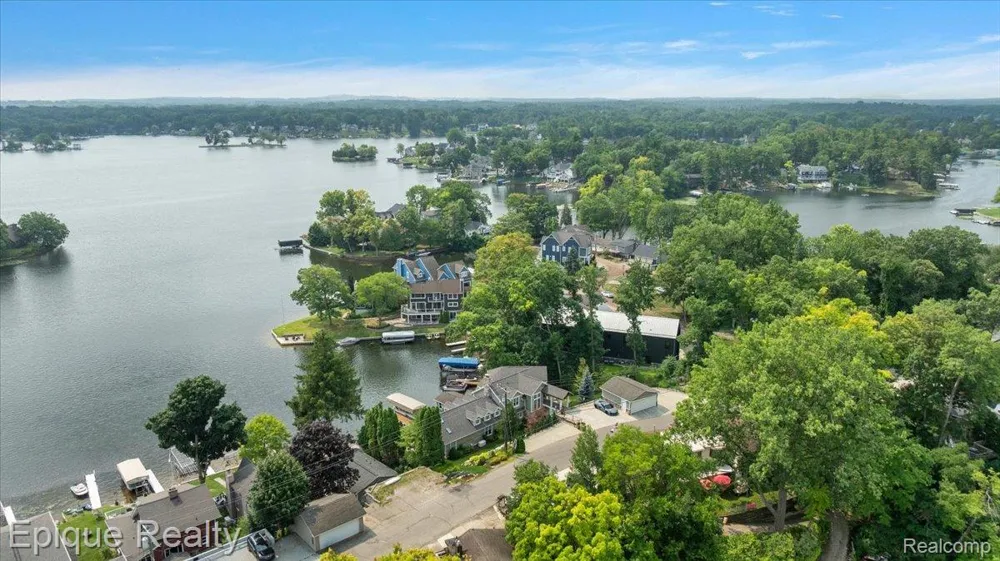 791 Central Drive Lake Orion Village, MI 48362