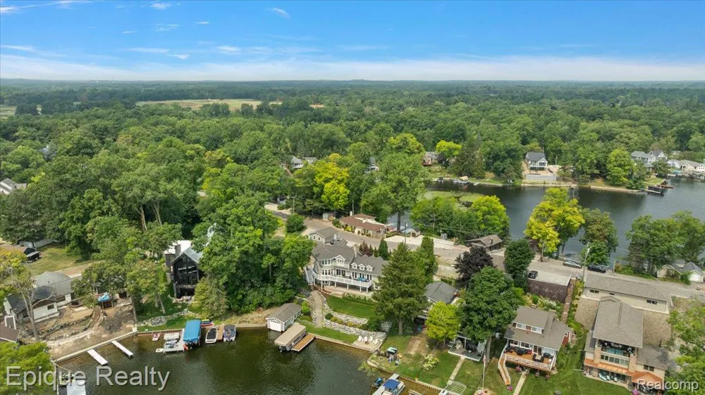 791 Central Drive Lake Orion Village, MI 48362