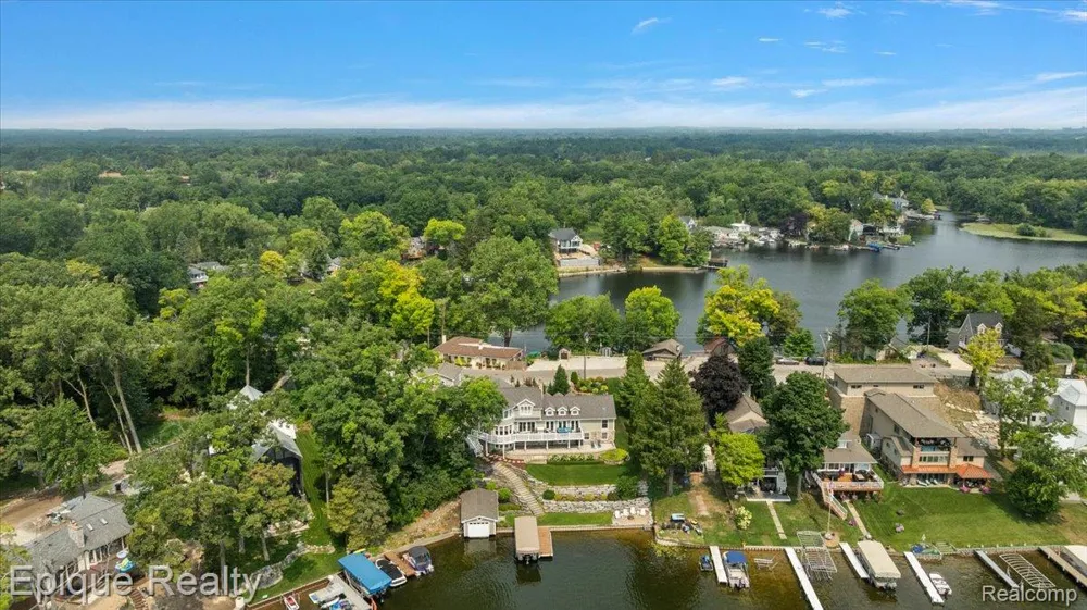 791 Central Drive Lake Orion Village, MI 48362