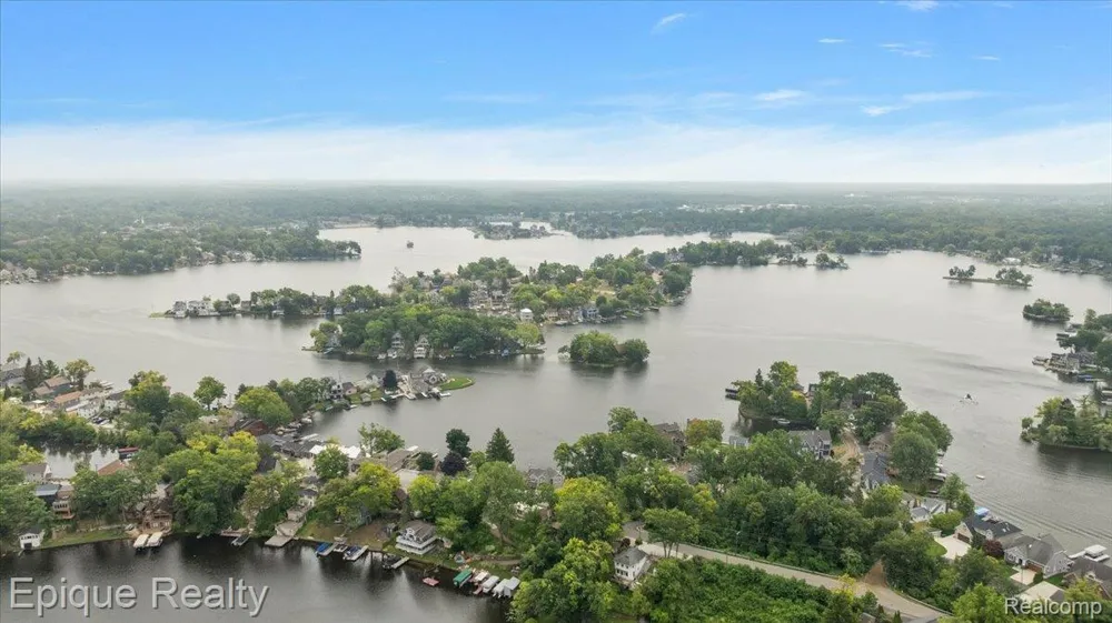 791 Central Drive Lake Orion Village, MI 48362