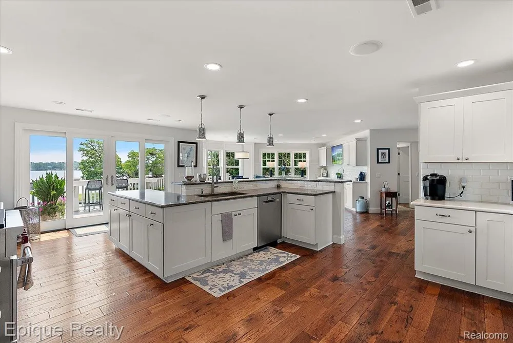 791 Central Drive Lake Orion Village, MI 48362