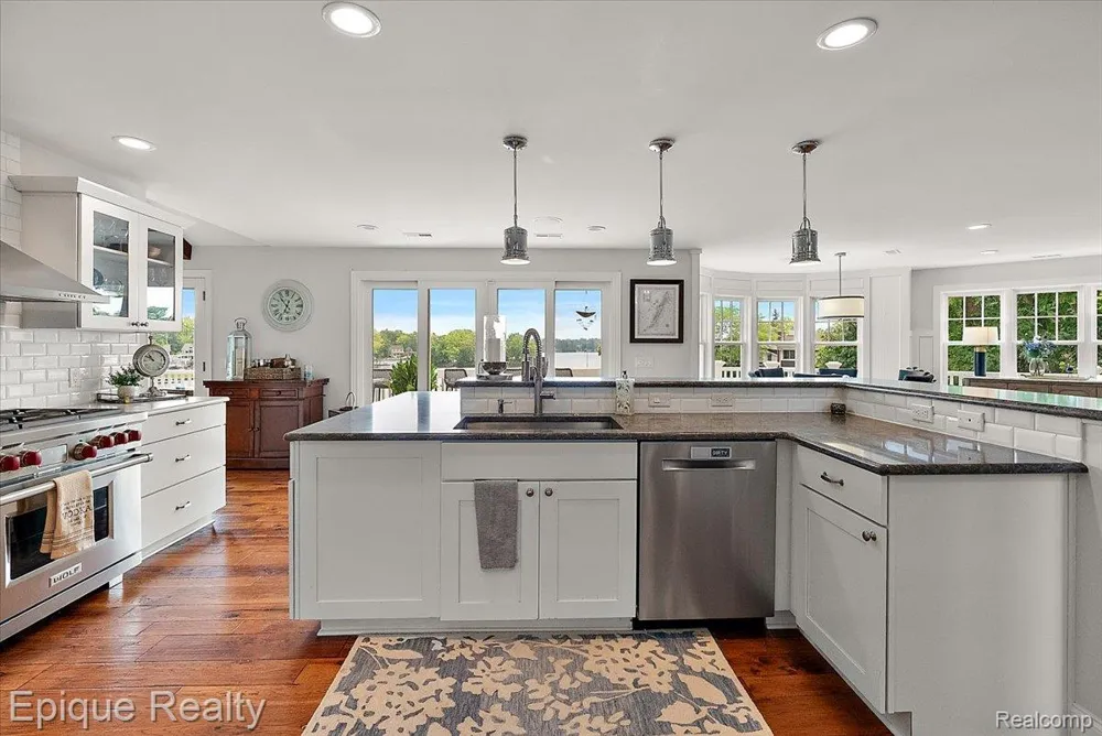791 Central Drive Lake Orion Village, MI 48362