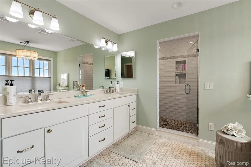 791 Central Drive Lake Orion Village, MI 48362