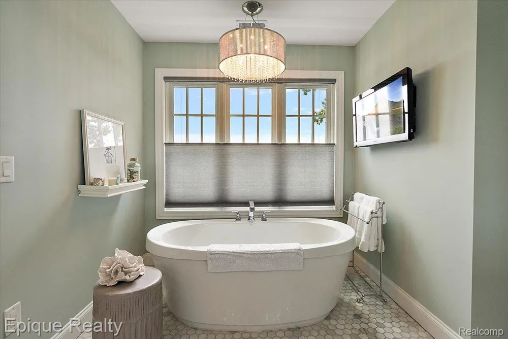 791 Central Drive Lake Orion Village, MI 48362