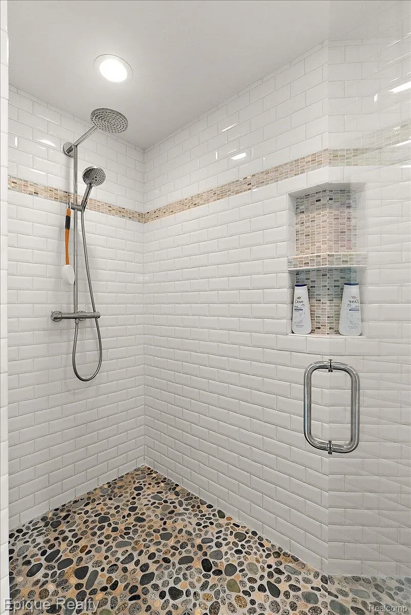 791 Central Drive Lake Orion Village, MI 48362